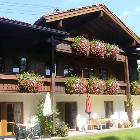 Holzhaus-lang Fischen im Allgaeu