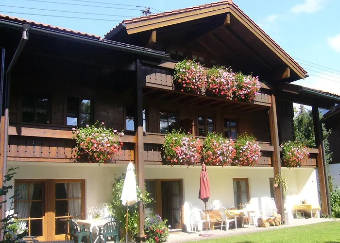 Holzhaus-lang Fischen im Allgaeu
